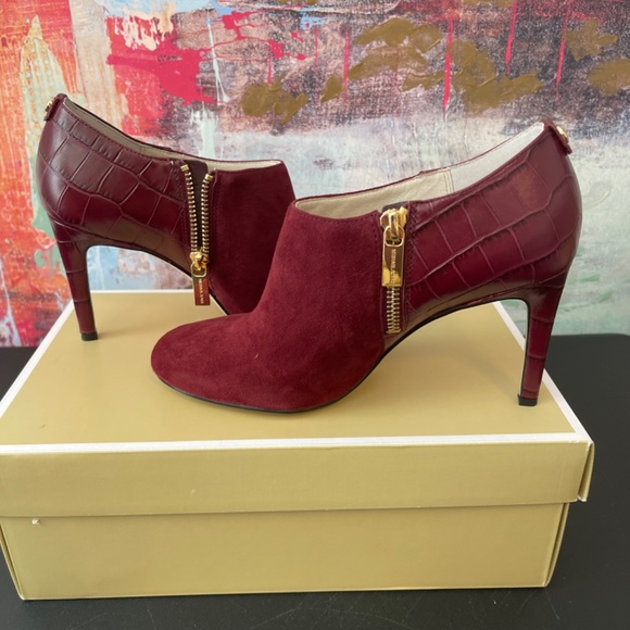 Michael Kors Sammy Ankle Boot - Picture 5 of 8